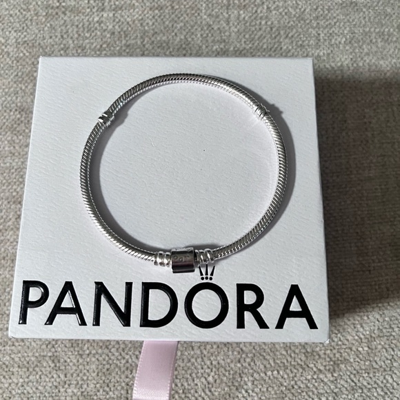 Pandora Barrel Clasp Bracelet - Picture 3 of 6